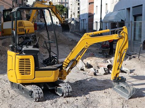 top 10 mini excavator brands